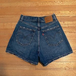 Levi's High Loose Shorts - Dark Wash